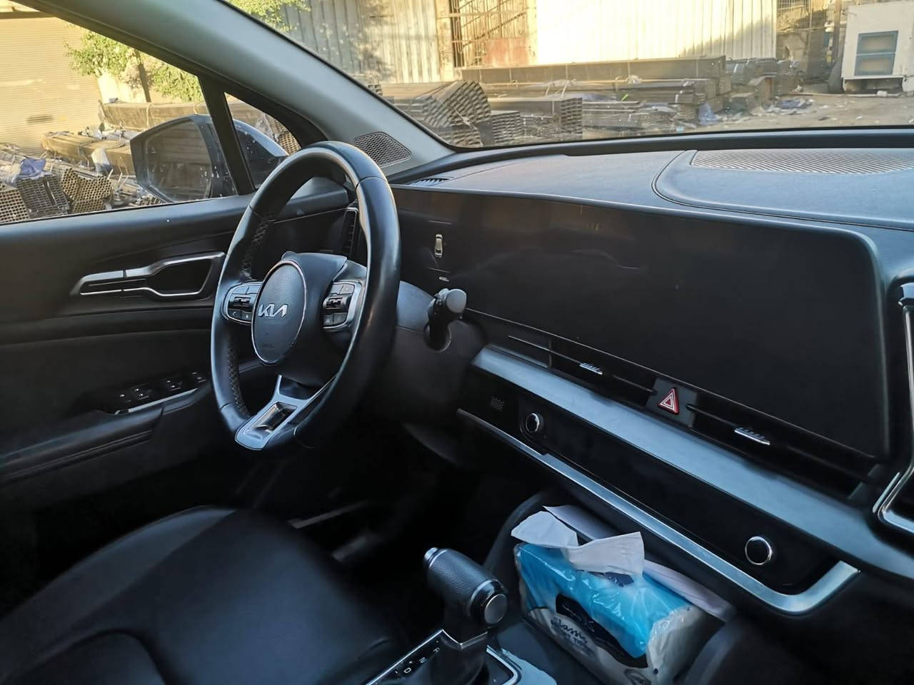 🚗 كيا سبورتاج 2024 فئة EX
✨ نظيفة وجاهزة للاستخدام
🔹 الموديل: 2024
🔹 الفئة: EX
🔹 المحرك: 4 سلندر
🔹 القير: أوتوماتيك
🔹 الدفع: أمامي
🔹 العداد: 47 ألف كم
🔹 اللون الخارجي: أسود
🔹 اللون الداخلي: أسود
⚙️ المواصفات:
✅ شاشة لمس كبيرة
✅ كاميرا خلفية
✅ رادار (مساعد تصادم + المحافظة على المسار)
✅ تشغيل بصمة
✅ مثبت سرعة
✅ تحكم من المقود
✅ دخول ذكي (Smart Key)
✅ مرايا كهرباء مع إشارات
✅ جنوط ألمنيوم
✅ إضاءة LED
✅ مكيف قوي
💰 السعر: 180 ورقة
📍 المكان: كربلاء
📞 الهاتف: ***********
