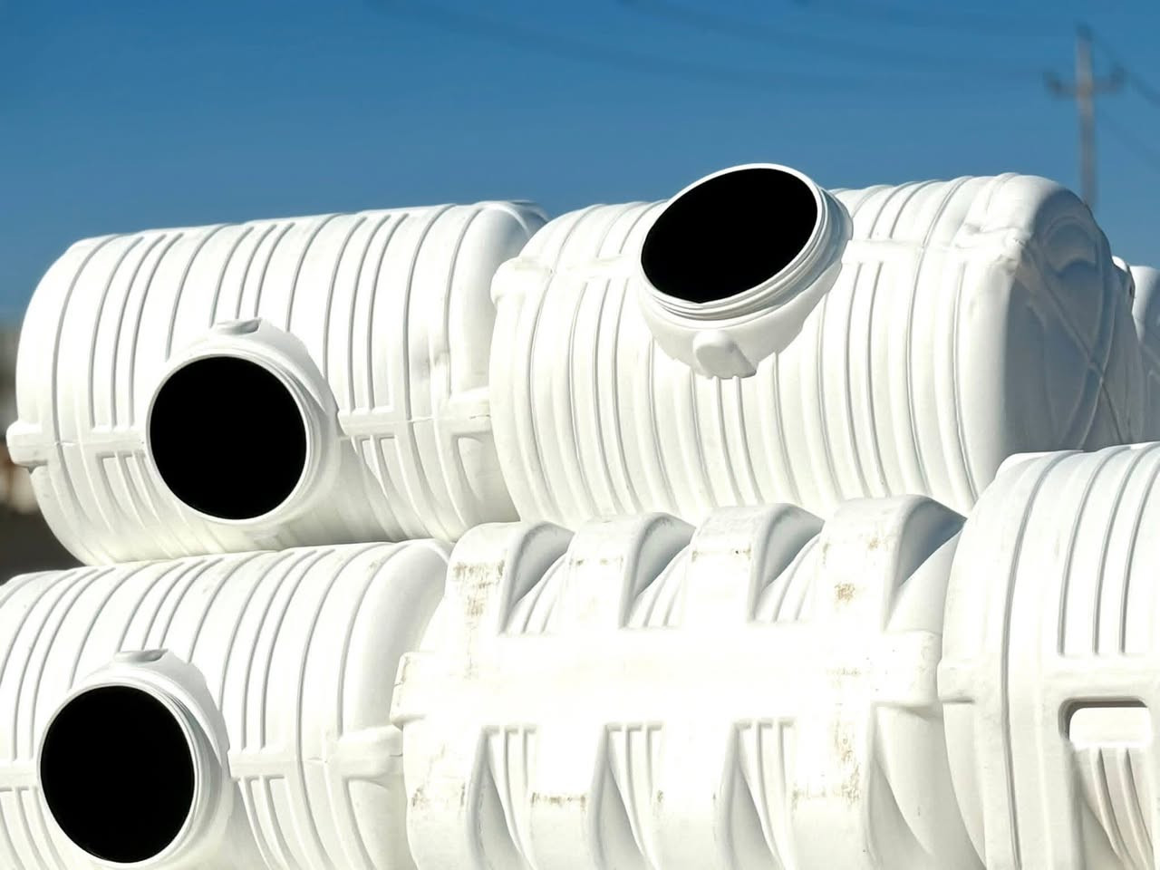 يالله سلام عليكم ‏ ‏توفر خزان 1000لتر افقى من ‏منتجات شركة الأمير  يوجد لدينا جميع أنواع الخزانات جمله فقط شرط الضمان شركة الأمير ويوجد توصيل لجميعافظات للطلب ولاستفسار ع الأرقام التأليه /***********/70801558489
