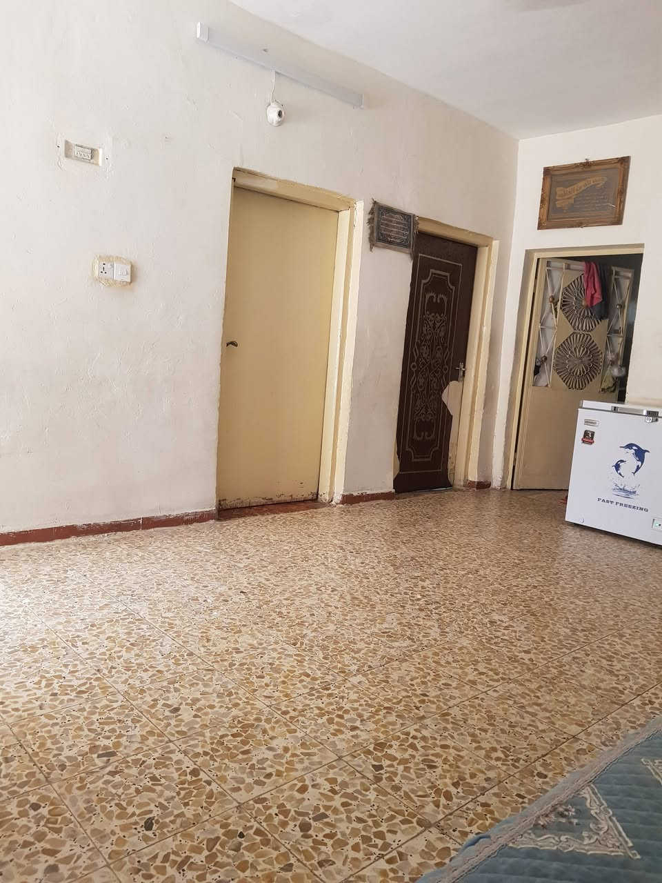 بيت للبيع طابو صرف مساحه 132 واجه 8 نزال 16 ونص طابقين الطابق ثاني معزول طابق اول صاله وستقبال ومطبغ وغرفة وطابق ثاني صاله وغرفتين عنوان شارع المعهد محله 958 زقاق 8 مدخل الكليه التقنيه او لحوم عمار ثالث فرع عاليسره مقابل اسواق علي الساعدي السعر ١٧٠ وبي مجال ***********
