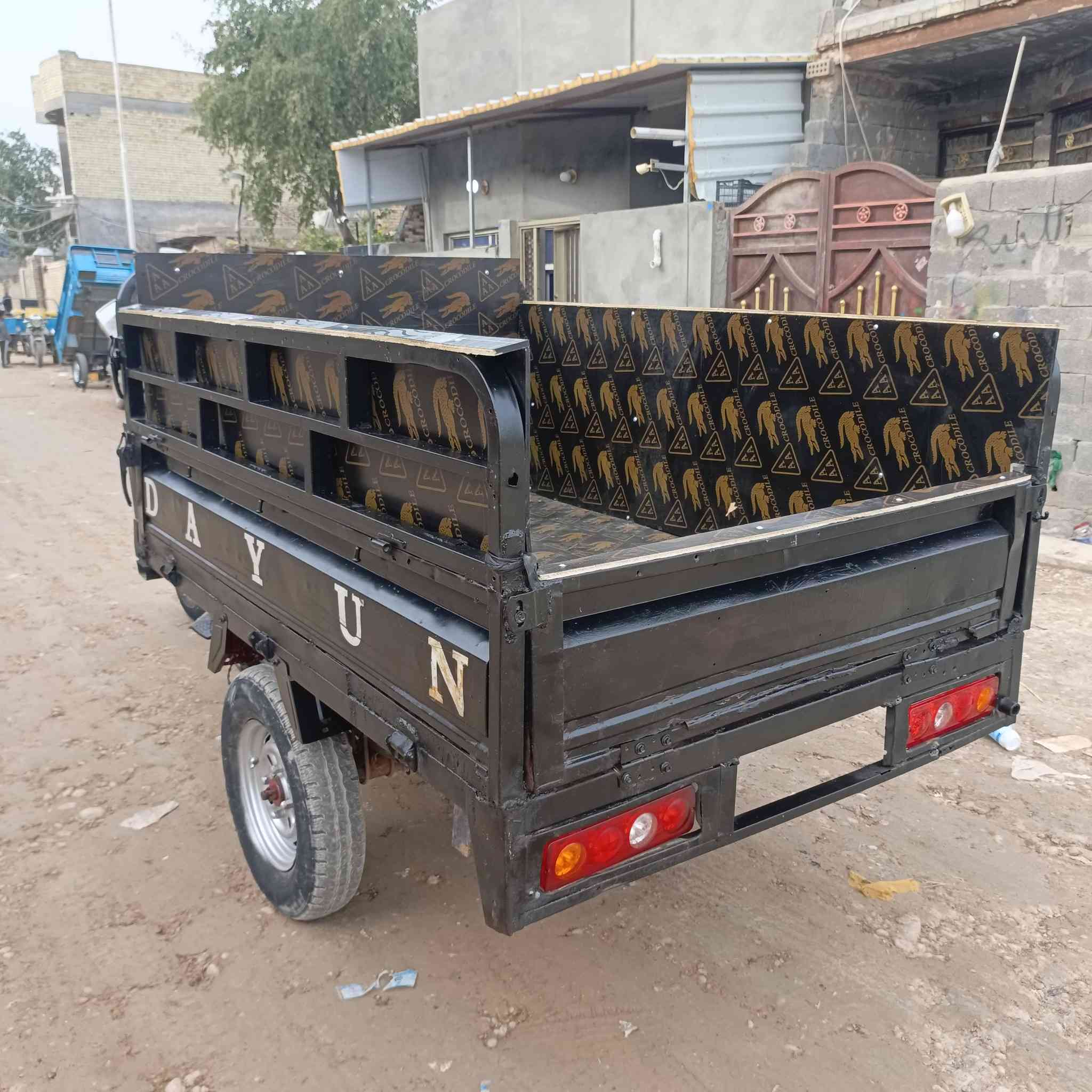 ستوته للبيع دايوان 2012 اوراق كامله شاصي مكفول اي نقص مابيه سعر 850 وبيه مجال بغداد مدينة الصدر ***********
