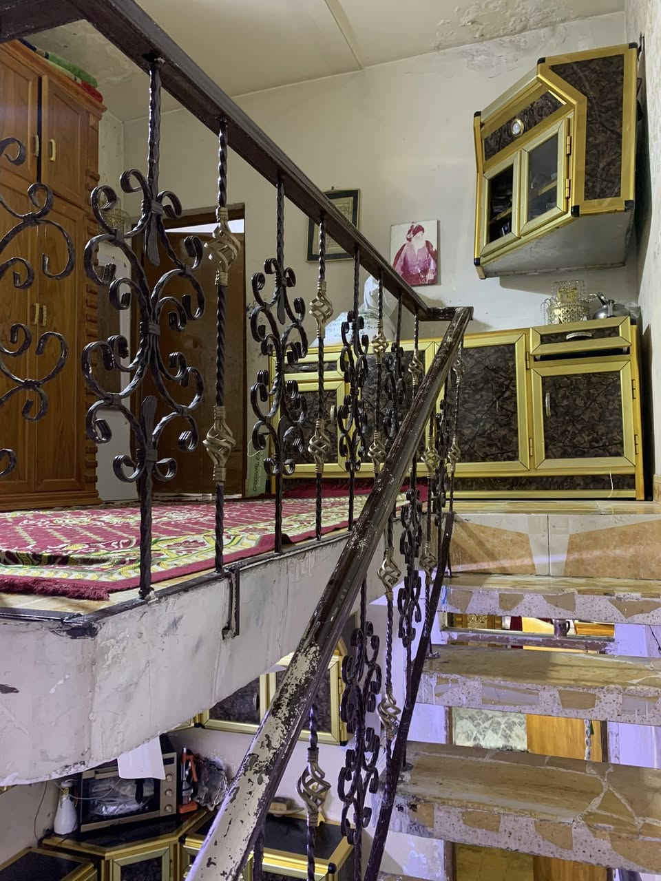 السلام عليكم 
دار للبيع ملك طابو صرف مساحه 80م في منطقه البلديات دور العمال  داخل فرع عريض عدد الغرف 3 عدد الحمامات 1 مطبخ 2 واستقبال 
طابقين الطابق الاول صب مسلح الطابق الثاني عگاده للاستفسار اكثر الاتصال على الرقم التالي ***********
