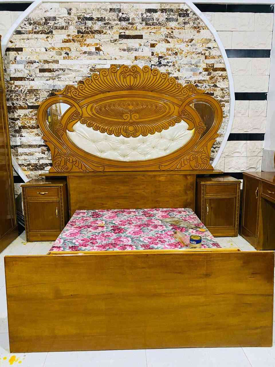 سلام عليكم يوجد قرفه مسرح ملكي صاج داخل وخارج السعر 900 وبيها مجال العنوان الرمانه الاستفسار على التلفون ***********
