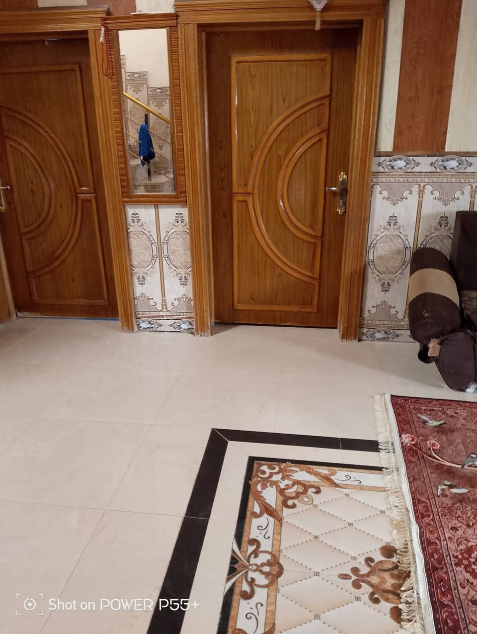 بيت للبيع مساحته 520 عكادة طابقين خمس غرف وبراني 11متر ونص شارع المدارس الصينيه للاستفسار اتصال ***********
