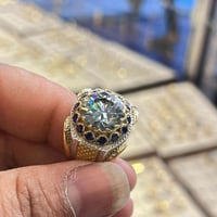 قطعه نادره متوجه بل ذهب التواصل عل رقم 07700018921