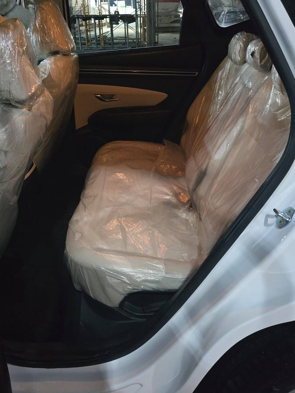 سلام عليكم 
توسان2023 ماشيه١٧الف 
رقم بغداد باسمي +هزه جديده 
فول مواصفات ماعدا مكفوله كفاله عامه 
عنوان سياره بغداد السعر ٢٢٠وبيها مجال رقم الهاتف ***********اتصال فقط
