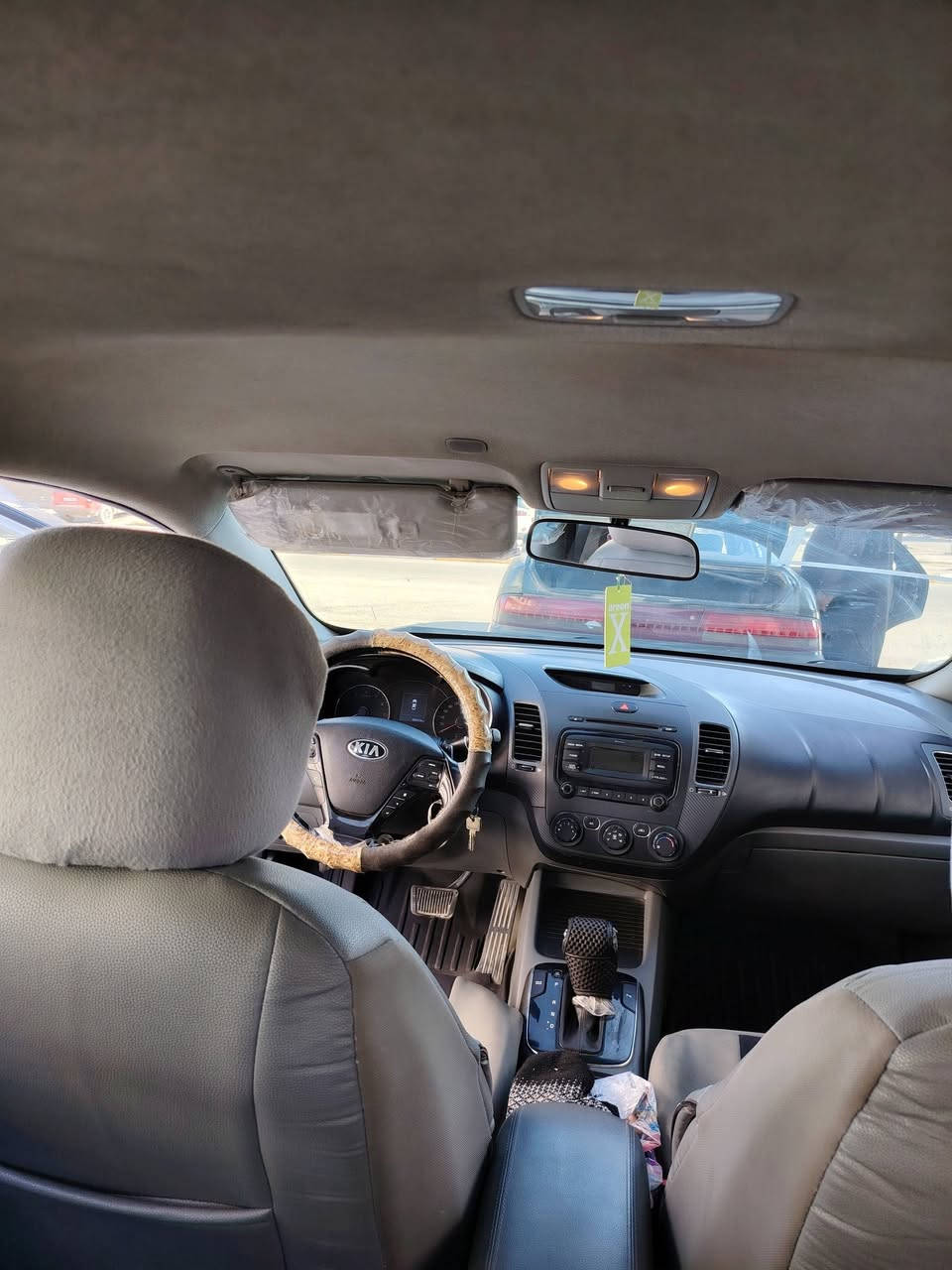 سلام عليكم سيراتو مديل ١٨ رقم ٢٧ناصرية انكليزي مكفولة ماعَد دحجة بلجاملغ الخلفي كير مكينة مكفولات تبريد ثلج سيارة جديدة ماناقصها شي بسمي مكاني سماوة مداور ثاني يوم *********** سعر ١٤٠
