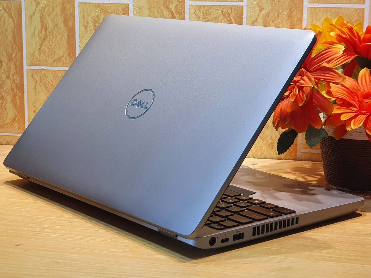 Dell Precision 3551 🔥🔥
لابتوب خاص للمُهندسين و المُصممين و الألعاب مع كارت شاشة خارجي قوي

⭕ Core i7-10TH-HQ (أسرع فئة H  - الجيل العاشر) 🔥

⭕ RAM 16 GB DDR4  👌🔥

⭕ SSD 512 GB M2  ✈️🔥

⭕ NVIDIA Quadro M620 4 GB 🔥💪

⭕ شاشة 15.6 بوصة full hd 👌 

⭕ كيبورد ضوئي
السعر 600 الف


**إذا كنت صاحب هذا الإعلان وتريد حذفه لأي سبب، رجاءا أرسل رسالة إلى الدعم الفني**