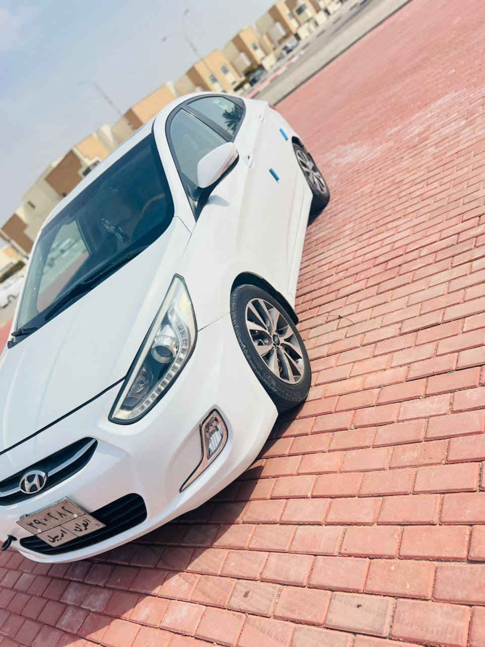 هونداي اكسنت خليجيي  موديل ١٦
محرك 1600
سياره فوووول مواصفات دوشمة تبريد تدفئه 

سياره كفاله عامه ماعدا كرت بصيط 
أو مكانين بارد بصيط 
سياره كله وضع شركه ممفتوح بيه كلشي 

سعر 113 وبي مجال بسيط

العنوان نجف 

للتواصل على الرقم
***********
