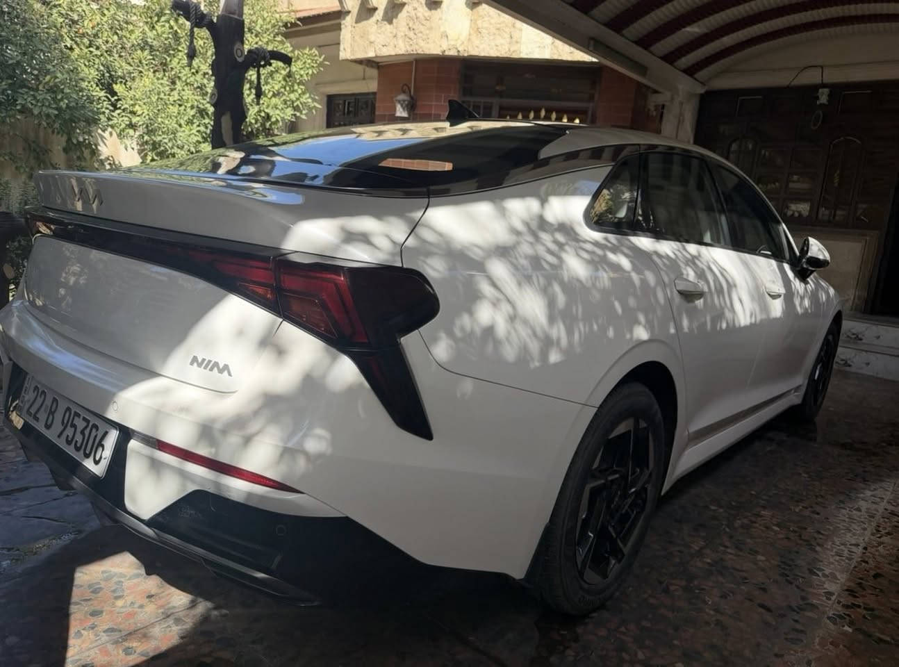 السلام عليكم اخوان
K5 موديل 2024 
Nim وكالة بعدها السيارة
باسمي السيارة 
لا زالت داخل الظمان 5 سنوات او 100,000 كيلو
ماشية 18 كيلو 
فول السيارة عدى الرادار والشاحن واير لس
بصمة + ابواب + جنطة 
بنوراما 
تبريد قطعتين 
شاشة متصل قطعة وحدة 
كشنات جلد ومغلفهن محافظ ع كشناتها
وضعيات قيادة 
كروس سرعة 
ويل 17 + حساس مو مثل القديم 
داخل لونين كريمي واسود 
شاشة كار بلي الاصلية 
مكينة 2500GDI
السيارة رقم اربيل 
وخليجية للي ميعرف داوضح كلشي 
السيارة بيها بارد بالبنيد ورصعة خفيفة بالباب خلف السائق ترجع PDR بورقة 
يعني بين قوسين السيارة مال بيت 
معروضة 22600$ 
اريد مراوس بجالنجر ٢٢ ٢٣ حادث بصيط v6 فول موصفات
متوفر واتس ***********
