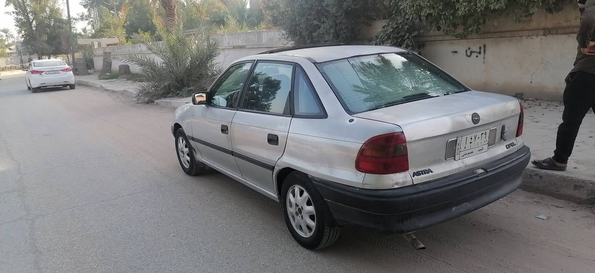 السلام عليكم للبيع اوبل استره موديل 93 محرك 1600 مكينه وكير جدد شرط حداديه جديده دواخل كلش جديد مكفوله من ضربه وصبغ شي بسيط كلش   كهربائيات كله شغاله  بيه فحته ويل كب بلادي السياره جديده وناعمه بشكل وجاهزه على آخر  حبايه السعر 35 مكان السياره نجف ***********غير متواجد علئ الفيس
