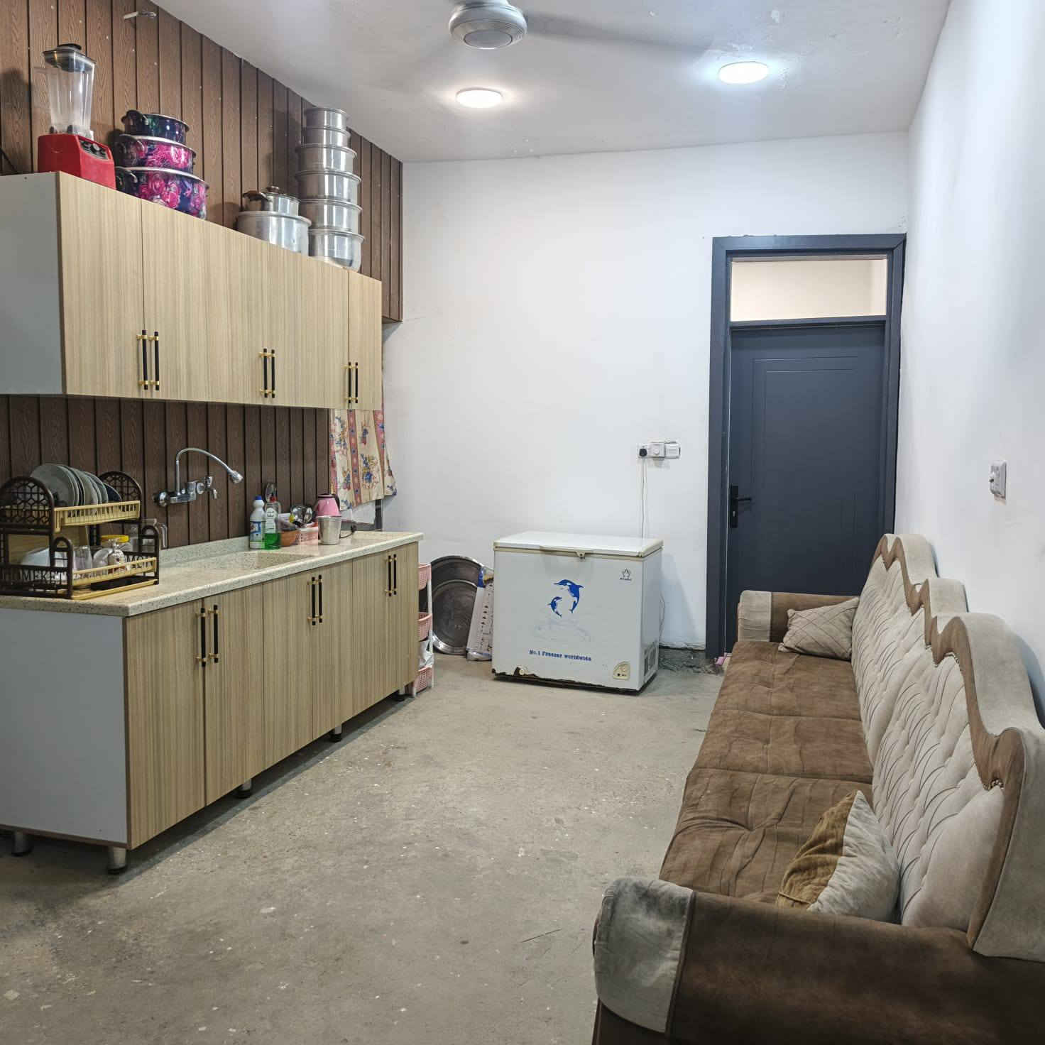 سلام عليكم شونكم حباايب عندي بيت بلزراعي الي بصف الطابو البيت كامل كدام العين كاونتر ويا البيت. البيت بناء  جديد يعني قبل 4 سنوات.  منطقه ابو غريب حي الصديق عرب جلوب نهايه شارع 30 على اليسره.  سعره 43 وبي مجال ***********

