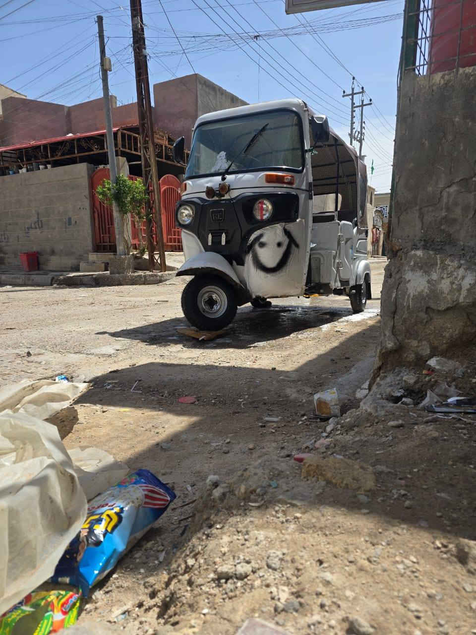 سلام عليكم تكتك البيع موديل 22 شهر 4 سحب أوراق كامله بس رقم شاصي مابيه عنواني بصره  حيانيه شارع سيد رقمي *********** سعر 4650 وبيه مجال
