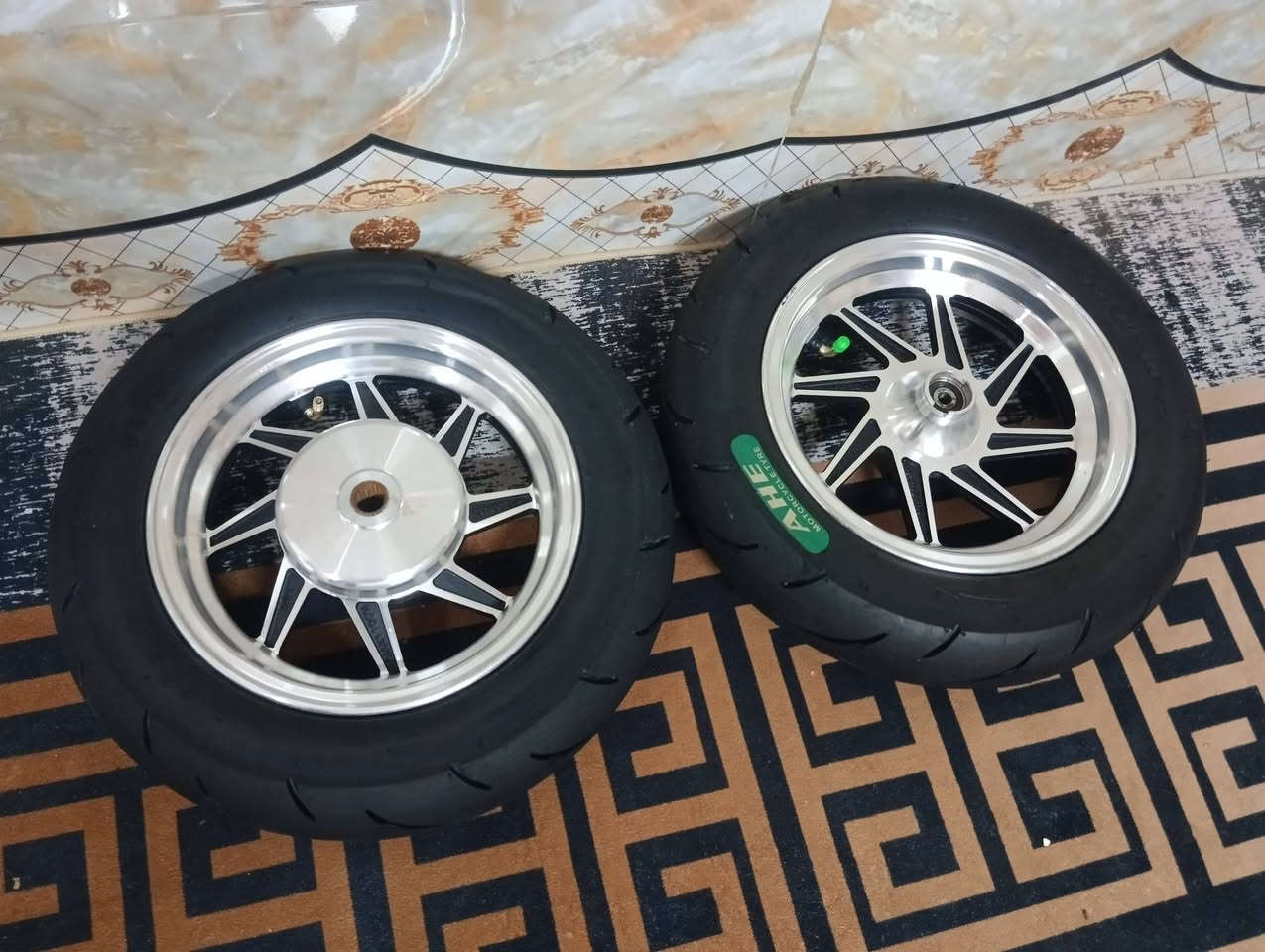 السلام عليكم ورحمه الله وبركاته ويا له وتايرات للبيع مال ماكس بليس الكدام دسك يصيرن بليس منغولي عدله والكاسحه مال بليس جيب وشد نضافه 90٪مستعملات قليل كلهن ميه وبيهن مجال الشراي بي خير ويدلل مكان نجف حي النداء عامود ٨٣رقم الهاتف بي واتساب***********
