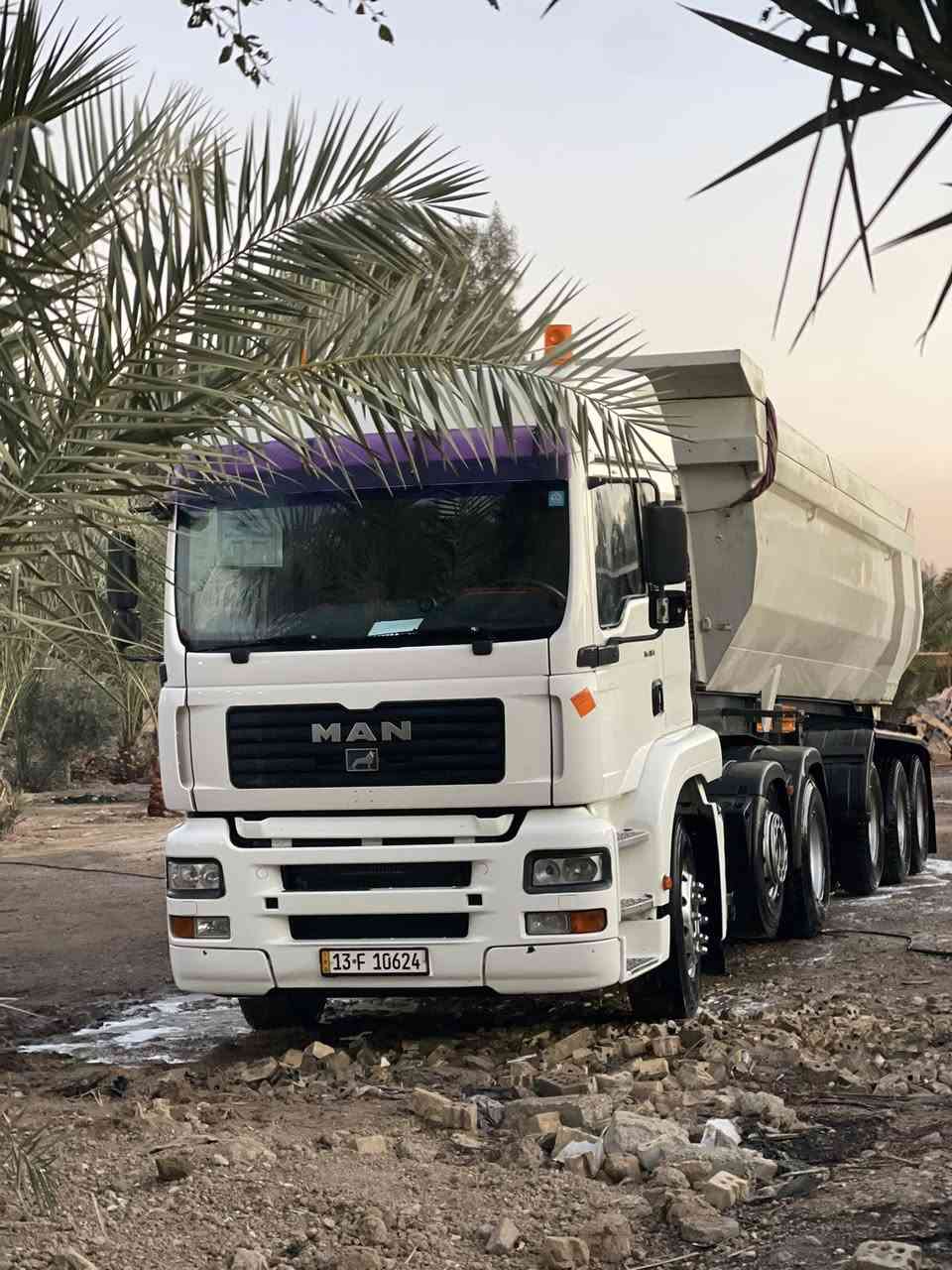 السلام عليكم السيارة اللبيع مربوطة 3لوحات موديل 2001مكينة 410شاصي 41 ذرعة 28عربانه جوبلس السعر 275$الاتصال على هاذ الرقم ***********المكان بغداد
