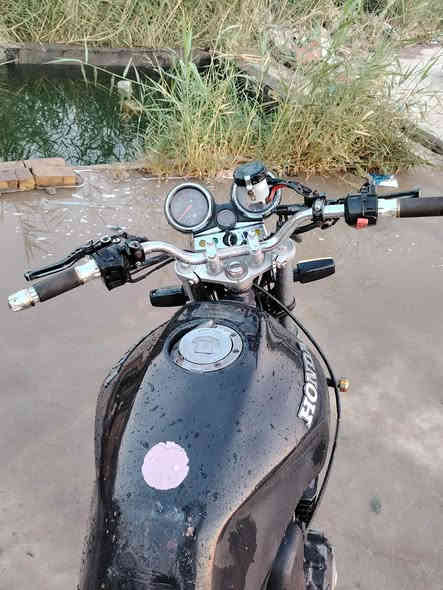 سلام عليكم سي بي فور جيل اول أوراق كامله نهضه هاون شرط ١٨٠ محرك مفتوح ففط كور لا دخان ولا تنقيص مكفول من بكن من الصوت دراجه شرط ١٢٣ بطناش كهربايات كله شغاله دراجه مالت جناي الياخذه ما يخسر مكان ديوانيه دغاره سعر مليون ٣٠٠ وبي مجال لطيبين ***********
