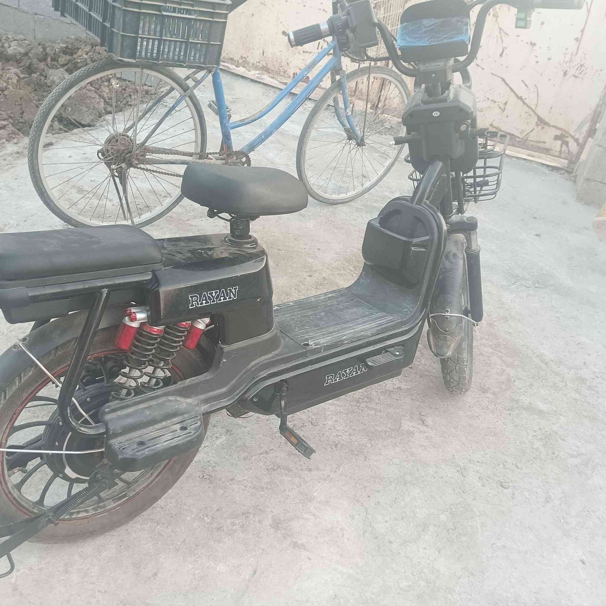 دراجه شحن بعدبجيس لل بيع السعر500المكان الرفاعي ***********
