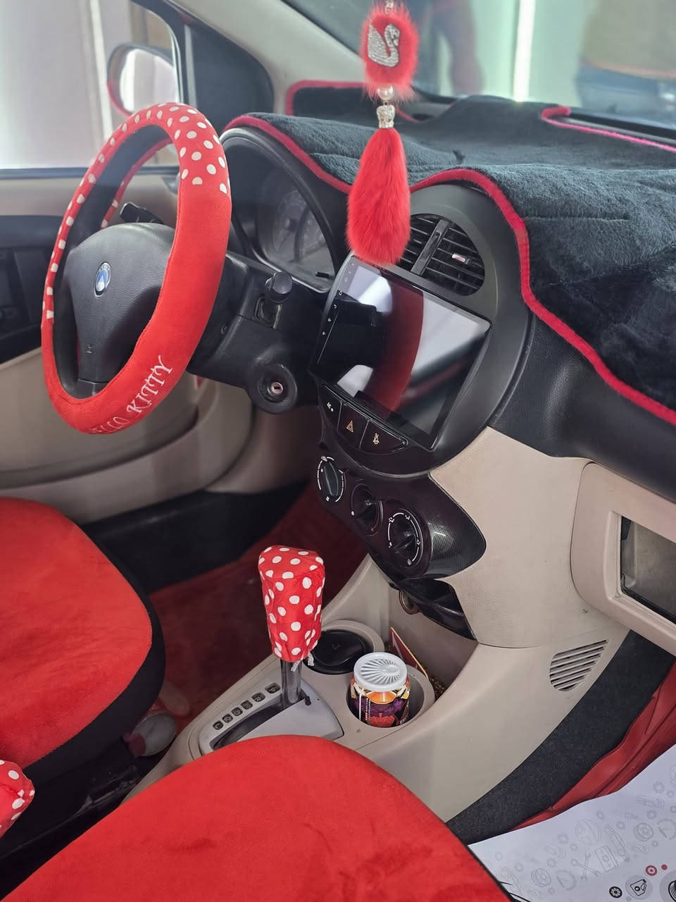 السلام عليكم بيع مستعجل
جيلي باندا 2013 
جاهزه من كلشي 
ماشيه 63 الف
مصبوغه عام للجماليه
كهربائيات كلها شغاله 
سياره جاهزه مال بيت 
رقم بغداد الدولي الجديد
سنويه بأاسمنه تحويل مباشر 
سعرها 42 وبيها مجال بسيط
 الاتصال ***********

مكاني بغداد الاعظميه
