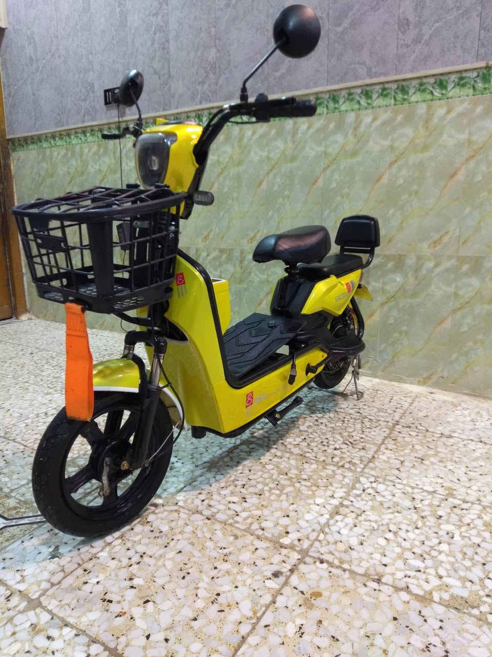 دراجه حجم 14
جديدة استعمال قليل 
ملف 350
سرعه 60
4 بطاريات 
كشن+تجوه
4 دبلات خلفي أمامي 

نظام سكورتي مانع سرقه 
دبل ريمونت 
تشغيل واطفاء عن بعد 
اشاره يمين ويسار 
قفل ويل خلفي اسويج
دواسات 2

كهربائيات فول 

سعر 285بيهة مجال 
 
*********** أو خاص 

اذا مو شراي الا تراسل
