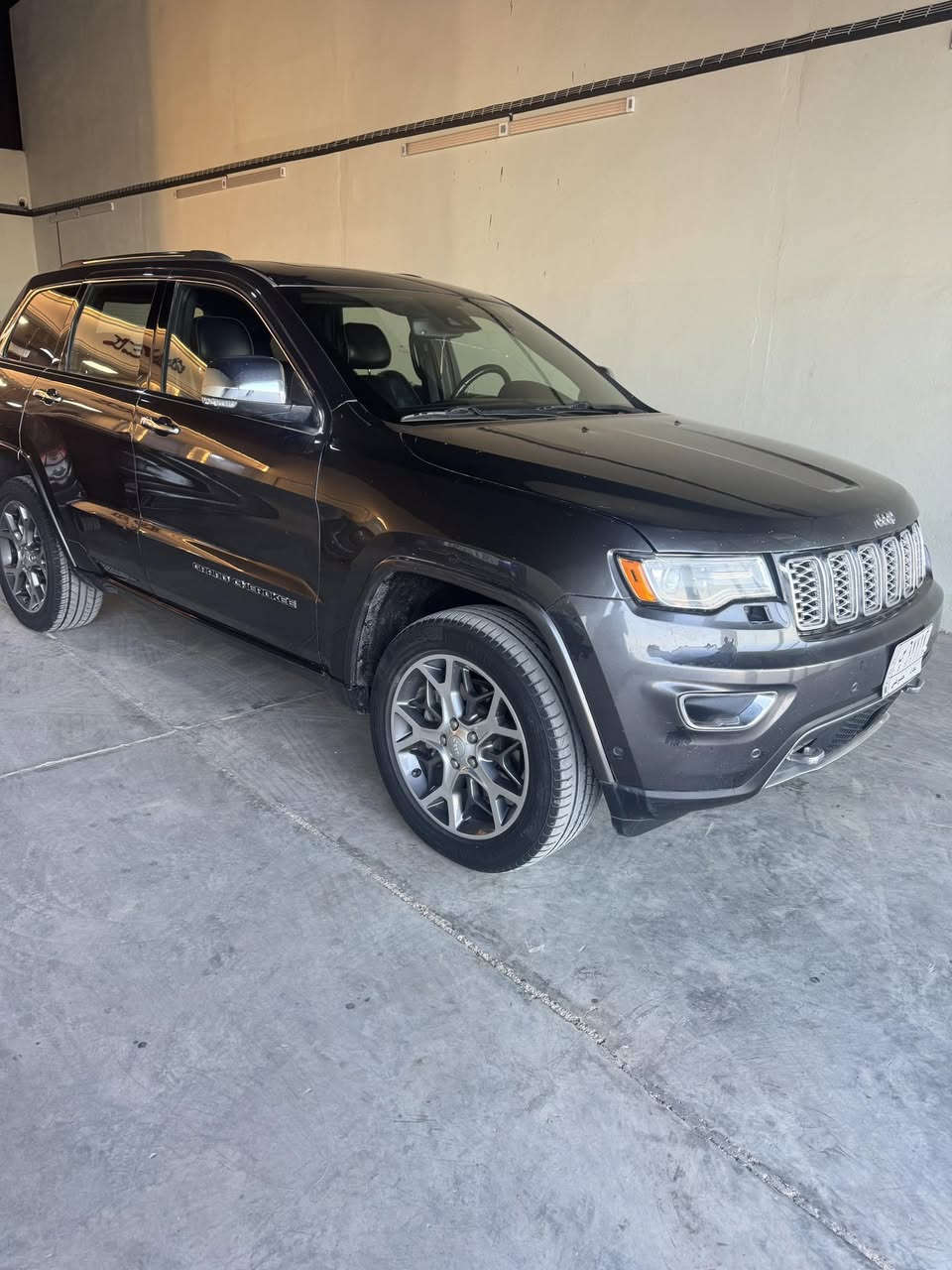 للبيع جيب شيروكي اوفر لاند فول مواصفات موديل ٢٠٢١ رقم بغداد بيها جامرلغ وبنيد مصبوغات وحادث امريكا موجود صورها مكان السياره ديالى بعقوبه السعر ٢٢٠ بيع مستعجل 
رقم الهاتف ***********
