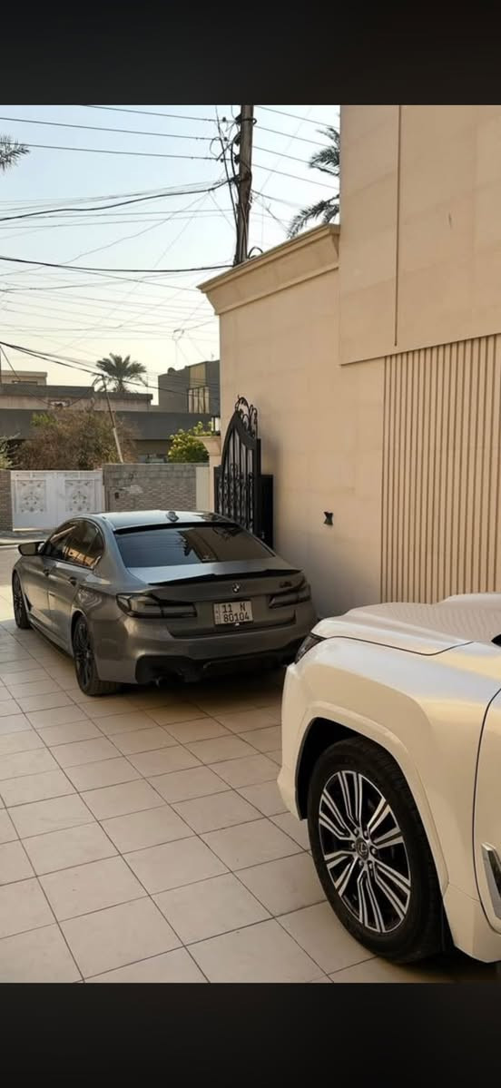 سلام عليكم للبيع bmw540 
سياره موديل ١٩ فول مواصفات ام بكج 
سياره ماشيه ٦٩ الف كيلو فقطط🔥🔥
حادث السياره بنيد مبدل بلادي بدون صبغ
جاملغ گلير فقط بدون اي ضرر 
سياره فووول مواصفاات
كشنات جلد 
خمس بردات
نضام صوت harman kardon
تعلي المسجل و تنصي تغير الاغاني عله حركت اليد
ابواب شفط 
صندوق يفتح و ينغلق بحركه القدم
داتاشو 
وهواي بعد من مواصفات ال ام بكج المعروفه

سياره عليها بعض الاضافات 
سماعات جانبيه مال فئه السابعه 
تعريب + الضافت الالوان+ برمجه ستيج٢ + داون بايب + بوابات + تفريغ +بكلايت سموك+ كت كامل لحايه دفيوزر تبات دوسات سبايدر جناح + سقف اسود ppf + سياره مغلفه ppfمات وصارات بيها كردحه خفيفه ف نرفع نصه 
السياره مكفوله كير و محرك كفاله عامه السياره ناصبه كلش و كعدتها كلش حلوه
للاستفسار ***********  
السعر ٣٢٧ وبيها مجال قليل 
وشايف كل الخير الياخذه

