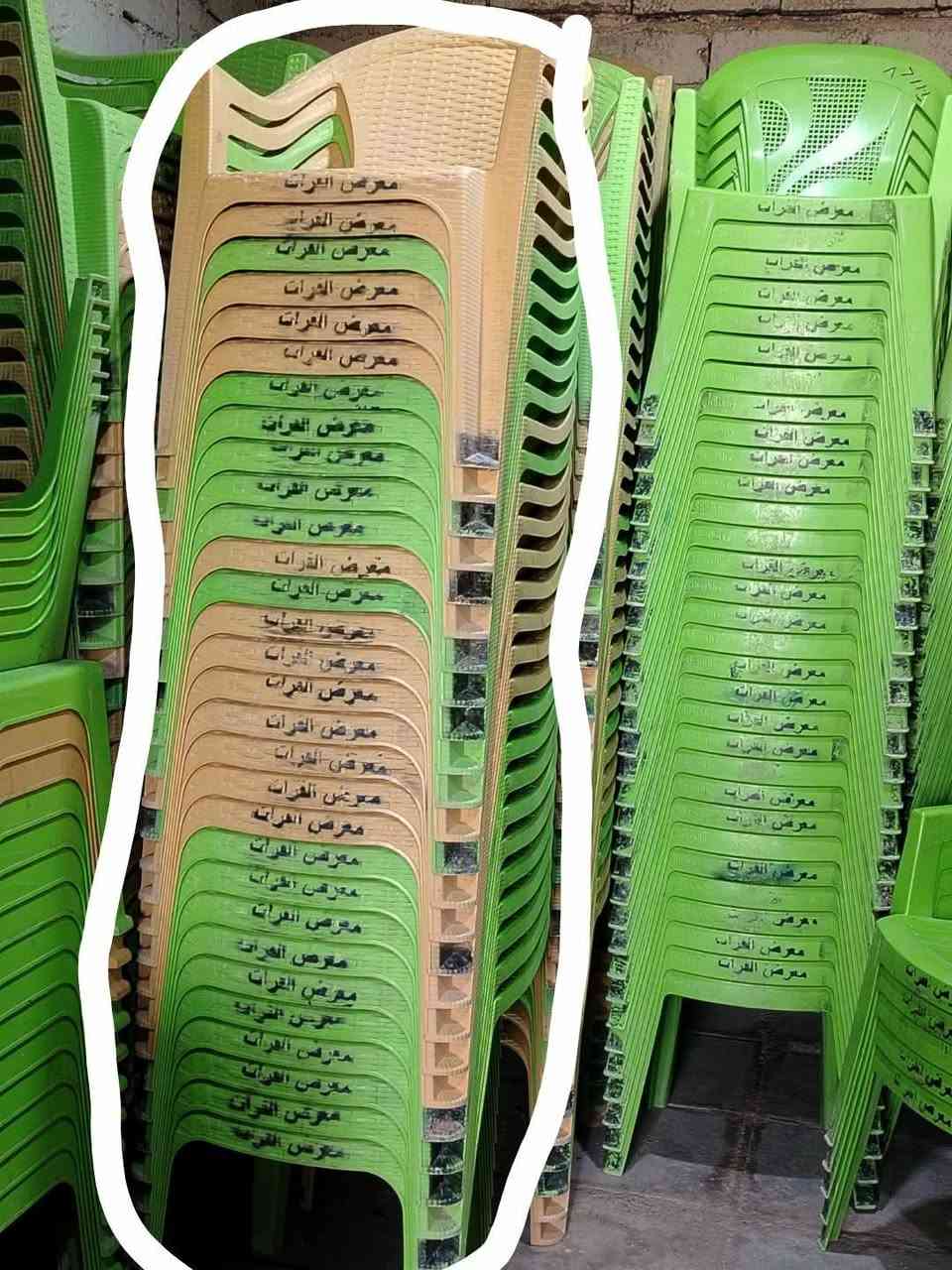 سلام عليكم  كراسي العدد 250 وطبلات  للبيع  مكان ناصريه سوق الشيوخ  ***********
