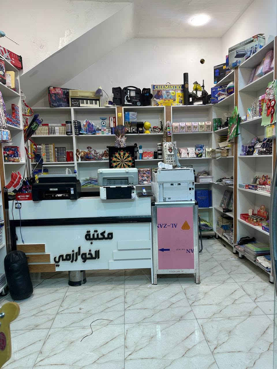 🚨 مكتبة متكاملة للبيع لعدم التفرغ 
​📍 الموقع:
منطقة الزهراء - شارع المدارس (الشارع يحتوي على عدة مدارس وبجانب معهد للطلاب مباشرة).
​📦 محتويات المكتبة:
​أجهزة حديثة: طابعة Epson 5890 جديدة + كابسة حرارية جديدة + لابتوب بمواصفات جيدة.
​الأثاث: فاترينات، رفوف، وميز عملي.
​باقي التفاصيل: موضحة بالكامل في الصور.
​💡 المشروع جاهز للعمل فقط.
​📞 للتواصل (واتساب أو اتصال):
📱 ***********
