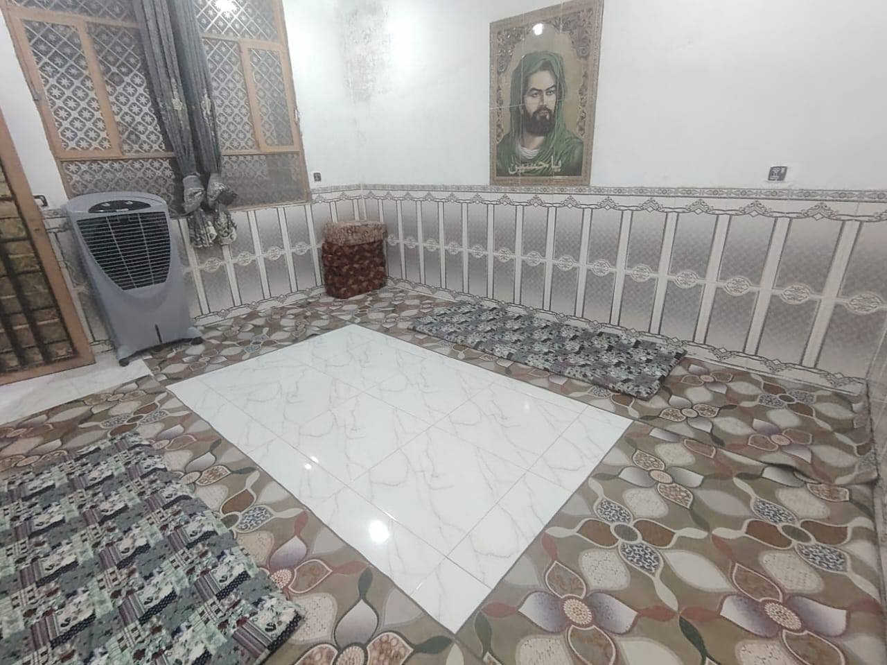 🏠 بيت للبيع - قنطرة السلام (فرع المدرسي)
فرصة للحصول على بيت جاهز للسكن في موقع متميز وهادئ (قرب المصري)، بجميع الخدمات.
✅ تفاصيل العقار:
المساحة: 100 متر مربع.
الموقع: قنطرة السلام - فرع المدرسي - قرب المصري.
التصميم الداخلي: صالة + استقبال + غرفة نوم + منور.
المرافق الصحية: حمام + تواليت (سيراميك للسقف مع سقف ثانوي).
🛠️ المواصفات والتشطيب:
الهيكل: بناء بلوك، السقف صب كونكريت.
الأرضية: بورسلين درجة أولى.
الجدران: سيراميك للمطبخ والمرافق الصحية.
السطح: مطبق "فرشي" مع سستارة كاملة للبيت.
⚡ الخدمات المتوفرة:
الكهرباء (التيل أمام الباب مباشرة).
شبكة ماء وإسالة.
منظومة مجاري متكاملة.
الشارع مبلط بالكامل.
📞 للاستفسار والتواصل:
للمزيد من المعلومات أو لتحديد موعد للمعاينة، يرجى الاتصال على الرقم:
***********
أو المراسلة عبر الخاص. تعت
