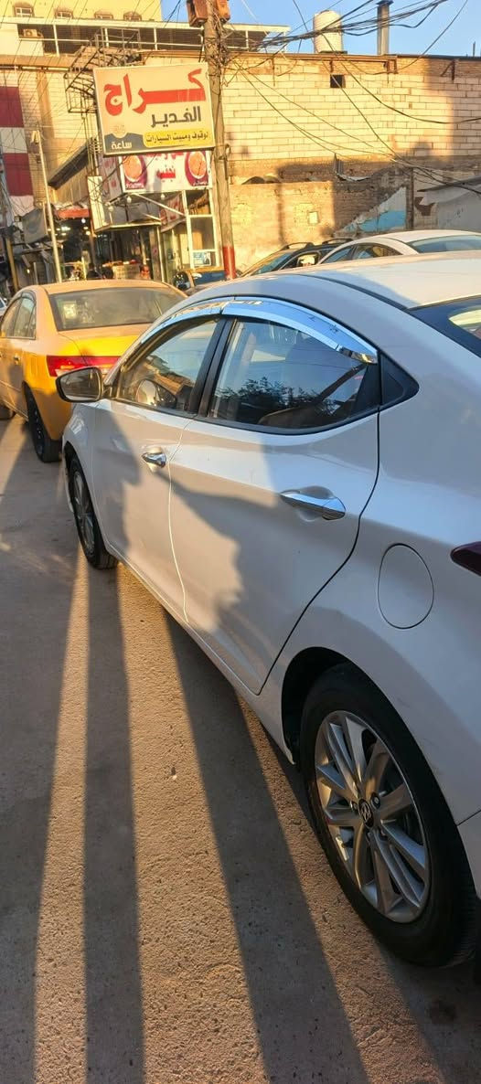 سلام عليكم النتراء خليجي مديل ١٥ بيه قطعه صبغ وشويه بلباب سعره ١٢٥ رقم ***********
