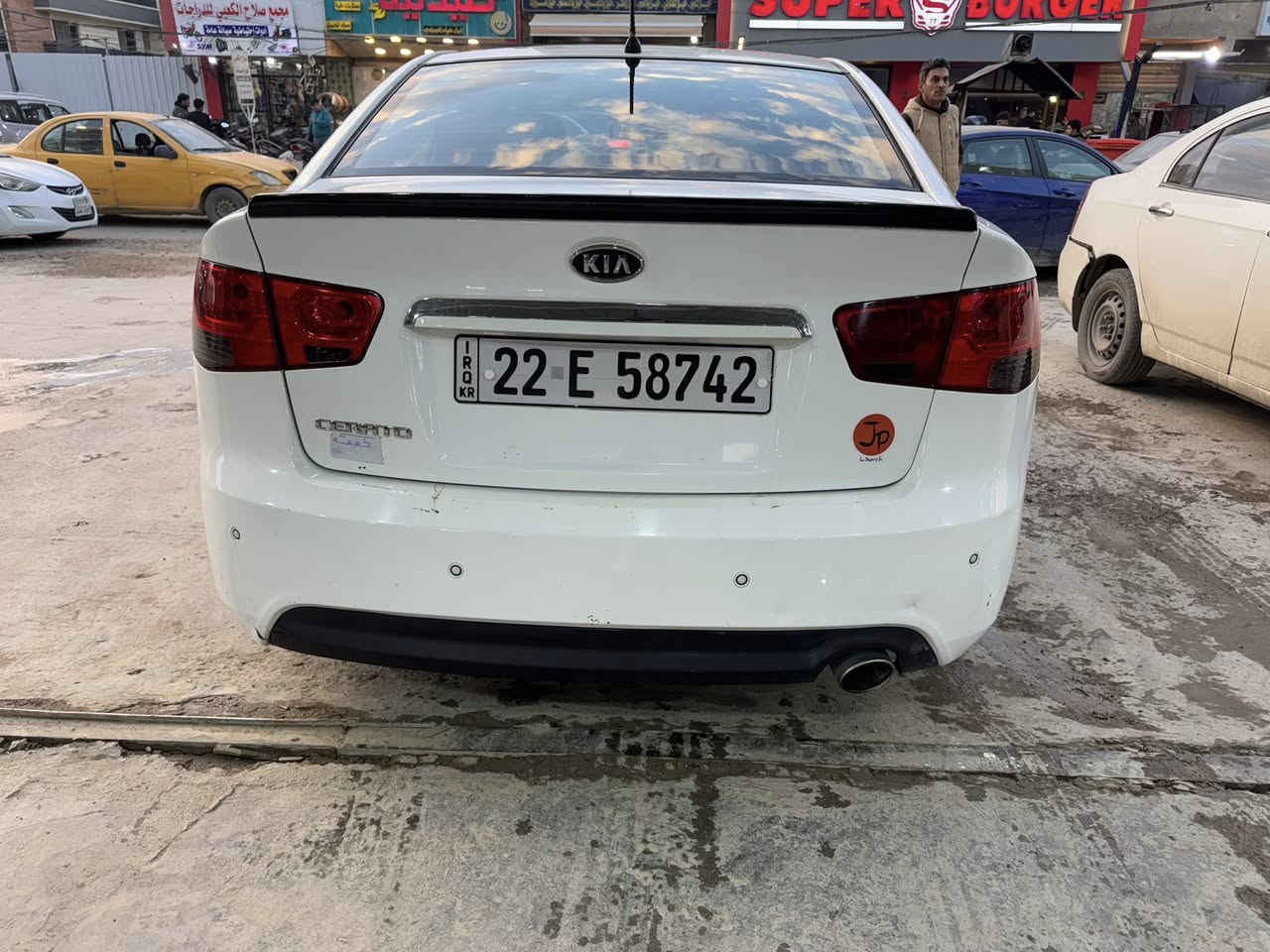 السلام عليكم / سيراتو مديل 12/ خليجي / رقم اربيل/ مواصفات
فتحه / اشاير مري حساسات / تحكم ستيرن / مواصفتها المعروفه / كير مكينه صدر دواخله كلشي جاهز ونضيف 
سياره بدون صبغ فقط بارد قليل بصفحة الصدر /.  عنوان 
الكاظميه / السعر 108 بيه مجال بسيط / ***********
