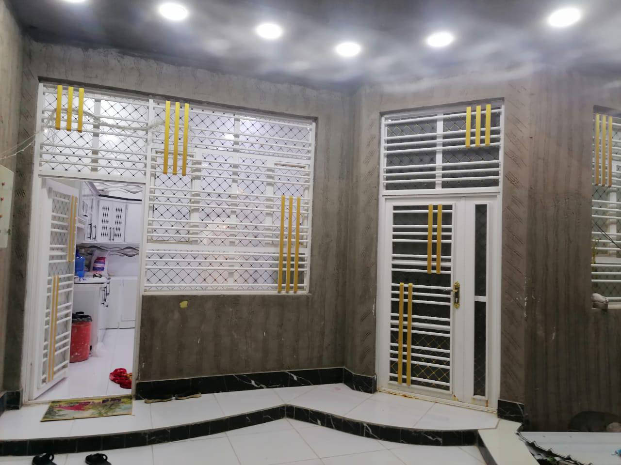 بيت للبيع 150متر البناء بأشراف كادر هندسي طابو زراعي سند 25 البيت في شارع مجمع الشبيلي اول شارع قرب مطعم ضيافة النجف البيت قريب على نفق المختار البيت فول مواصفات يحتوي البيت على طابقين الطابق الأول غرفة وصالة واستقبال ومطبخ حار وبارد وحديقة وكراج سيارة الطابق الثاني يحتوي على غرفتين و صالة و صحيات السعر 140 مليون للأستفسار واتساب ***********
