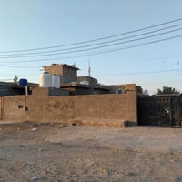 ثلاث بيوت • ٧٠٠م • بين شارع عشرين