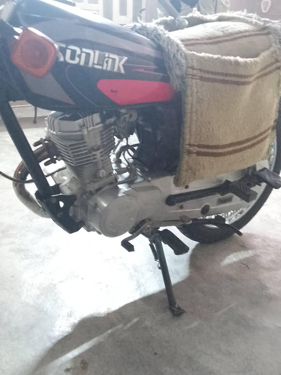 سلام عليكم موطور للبيع ارشه مديل20مكان بلدروز رقم ***********
