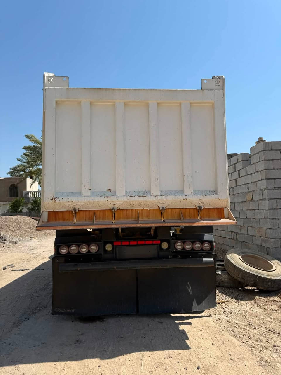 السلام عليكم مقطوره للبيع حداديه طول 7وربع ارتفاع 150 السعر ب١٩٠ ورقه وبيه مجال للاستفسار ***********
