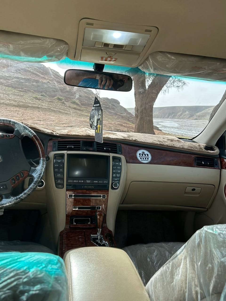 سلاوی خوای گەورەتان لئ بئ
شاهینە ٢٠٠٥ ڕۆیال   مەکینە ١٨٢ موسسسسسس
سپی ناو زەرد  دوو دوگمە  سوکان حەیزەران 
دووپارچە ئەوروپا هەیە
سەیارەکە سەیارەی معرەز نیە هی مالە بەشەرت
سیرفزی کامل کراوە رۆنی گۆراوە هایدرۆلیکی گۆراوە کامل  
تبریدی سارد گەرم بە شەرت
٤ تایەی و ویلی نەوتی لۆکی لە ژێرە 
لە دەعامی دواوە بۆ پیشەوە بە شەرت 

***********
لە کەلارە 
جوابی چات نادەمەوە 
سعر: ٦٥ گلاو مجال
