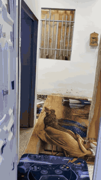 دار للبيع ١٠٠ متر تجاوز بي كرت سعر ١٨ مليون عنوان موصل جانب الايمن حي الاقتصاديين خلف معهد التفوق 
الدار يحتوي على :
غرفه ٥*٥ 
هول 
مطبخ 
صحيات 
كراج 
سطح 
حديقه خارجيه 
خدمات ماي متوفر ٢٤ ساعه وكهرب ٣ خطوط الشارع ترابي مقابل البيت حديقه  تواصل على رقم ***********
