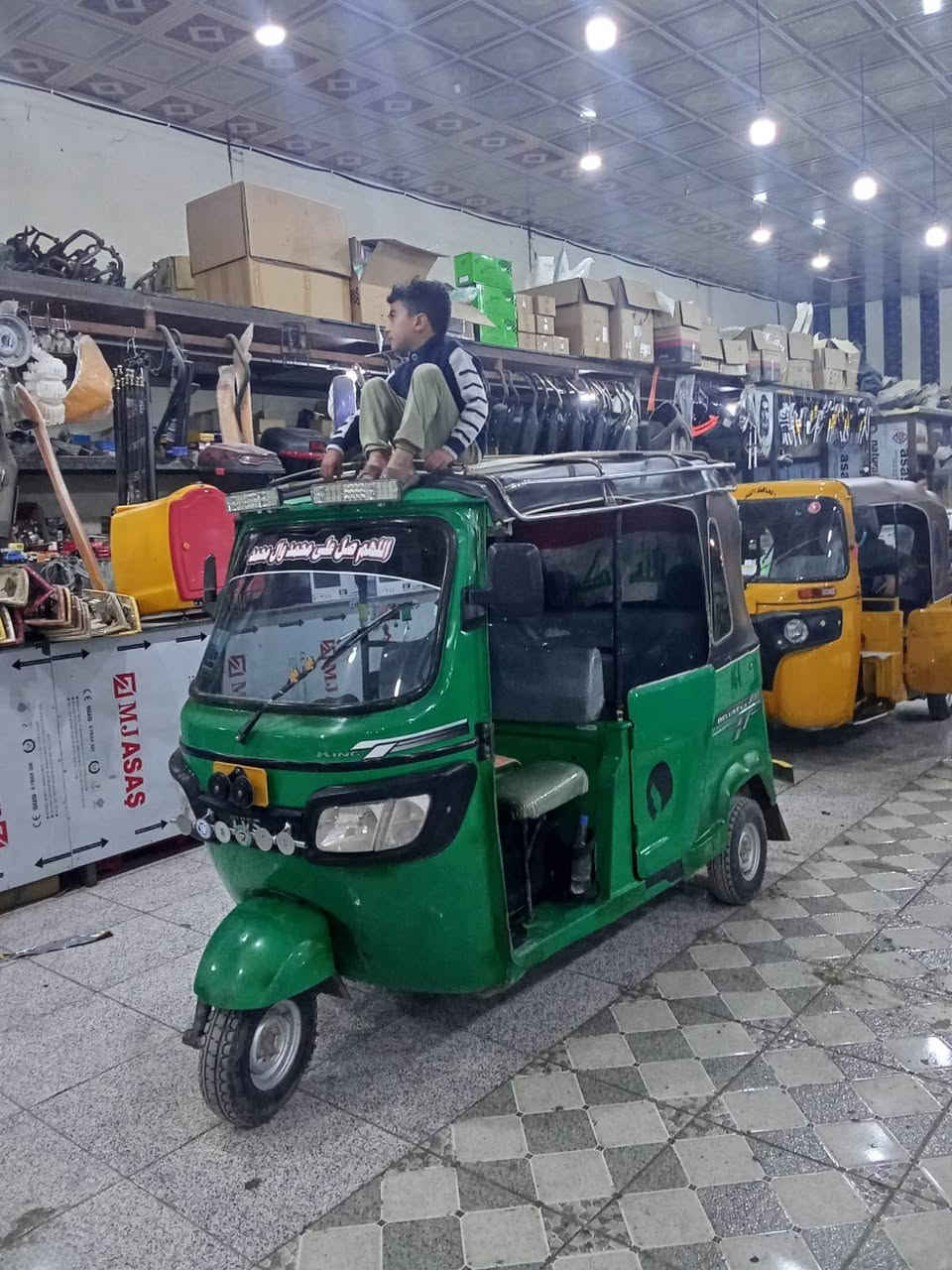 تكتك لبيع موديل 22 رقم سنويه كفاله عامه سعر 7500وبيهه مجال رقم الهاتف ***********
