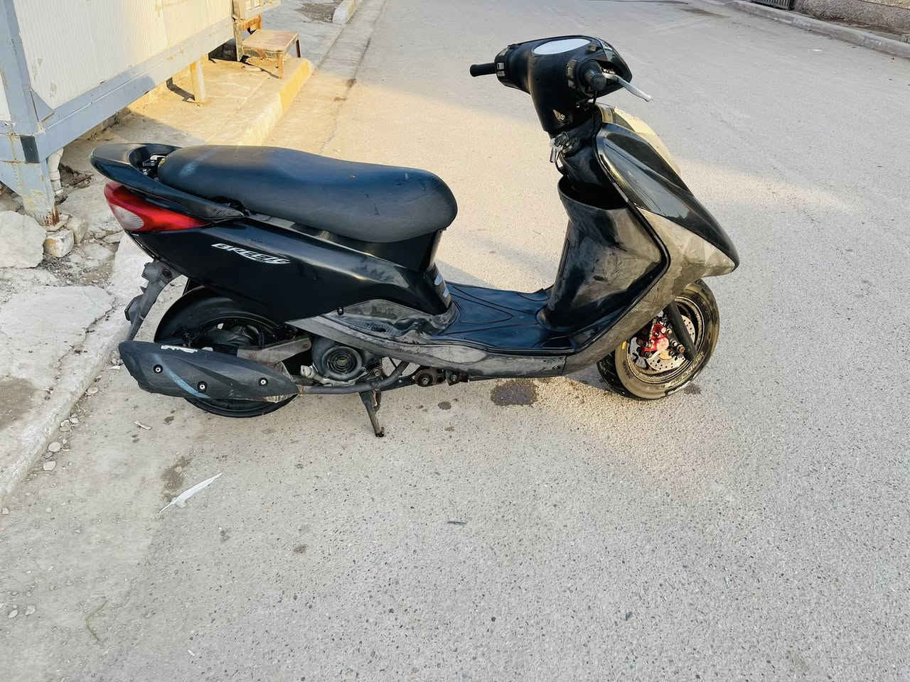 سلام عليكم 
دراجه بريز 
اي نقص ما بيه فقط ستان صفح 
كفاله عامه 
مكينه كفاله عامه شلعه معدل شرط
عنوان حي اور 
سعر 800 ✅وبيه مجال بسيط 
صار شهر ونص نازله من رمبه ❌✅
***********
