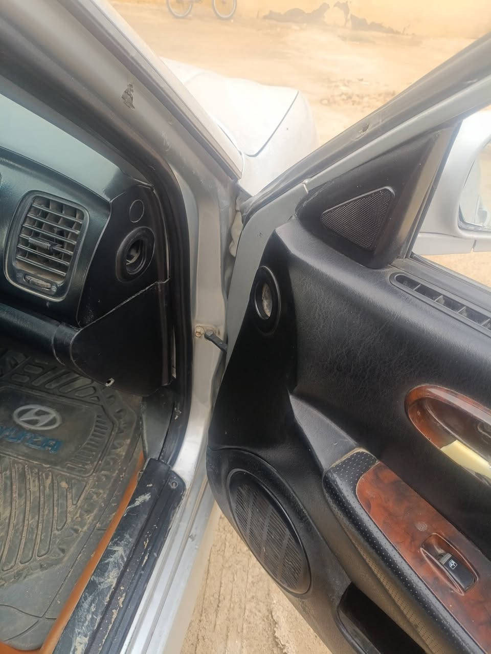 سلام عليكم سوناته للبيع موديل 2005 رقم بغداد نكليزي كير مكينه جدد تبريد تدفئه مكينه 2700.      ***********
