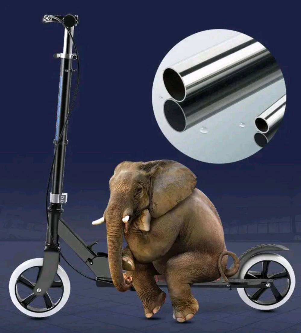 سكوتر حديد حجم كبير
ارتفاع : متر  
بريك خلفي بالقدم السكوتر قابل للطي
الألوان :ابيض - اسود - احمر - سمائي 
