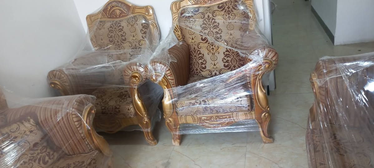 طخم زان مصري ملكي للبيع بسعر مناسب
سبب البيع مكان صغير الاستقبال
٣ قطع صغار
٢ كبار 
يعني بي نقص قطعه صغيره 
سعر  استفسار اتصل 
***********
