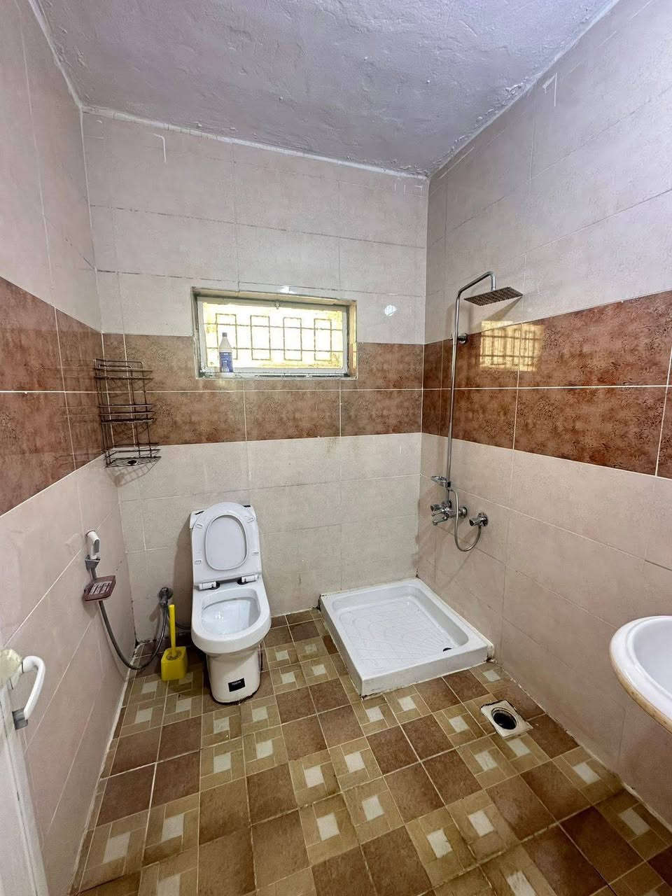 🏡 بيت للإيجار في مربع الإقتصاديين – موقع راقي ومميز!

⭕️أيجار اي نشاط تجاري - مكتب نائب / شركات / مركز تجميل 
 

📐 المساحة: 400 متر
🔹 البيت جديد ونظيف جداً

يتكون من طابقين:

🔸 الطابق الأرضي:
صالة واسعة، مطبخ كبير، غرفتين نوم، وخدمات

🔸 الطابق الثاني:
 ثلاث غرف نوم مريحـة

📍الموقع: السيدية – مربع الإقتصاديين (منطقة هادئة وسكنية)
☎️للأستفسار الاتصال على الأرقام (اتصال+واتساب) :- 
 
 ***********
#عقار
#عقارات_العراق
#عقارات_بغداد
#بيع_شراء
#بيع_بيوت
#فلل_للبيع
#بيت_للبيع
#فرصة_عقارية
#استثمار_عقاري
