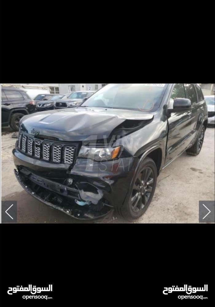 جيب كراند شيروكي بلاك توب
ماشية 55 الف كيلو
السيارة عليهة كت SRT 
رقمها اربيل سنوية تنتهي نهاية ٢٨ 
حادثها بسيط بدون اي دواخل 
السعر ٢٦٠ وبيه مجال
المكان البصرة 
للتواصل على الرقم ***********
