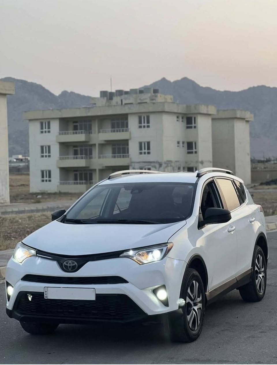 تۆیۆتا ڕاڤ4 فول auto  شاشه گەورەیە شاشە لەمسە مەکینە 2.5 سەنەوی تازەیە هەزەی تازەیە
دووبارەی بۆیاخ بۆنیت و چاملخ ٤ تایەی تازەیە تازە کامل سیرفزکراوە ڕۆنی تازە گۆڕاوە 76ml ڕۆژتوە 
سەیارەکە ڕەقەم سلیمانیە لە ڕانیەم ئیکۆ و سپۆرت و نوڕماڵی هەیەسعری١٦٨$گەڵاو مامەڵەیە *********** رانية, السليمانية
