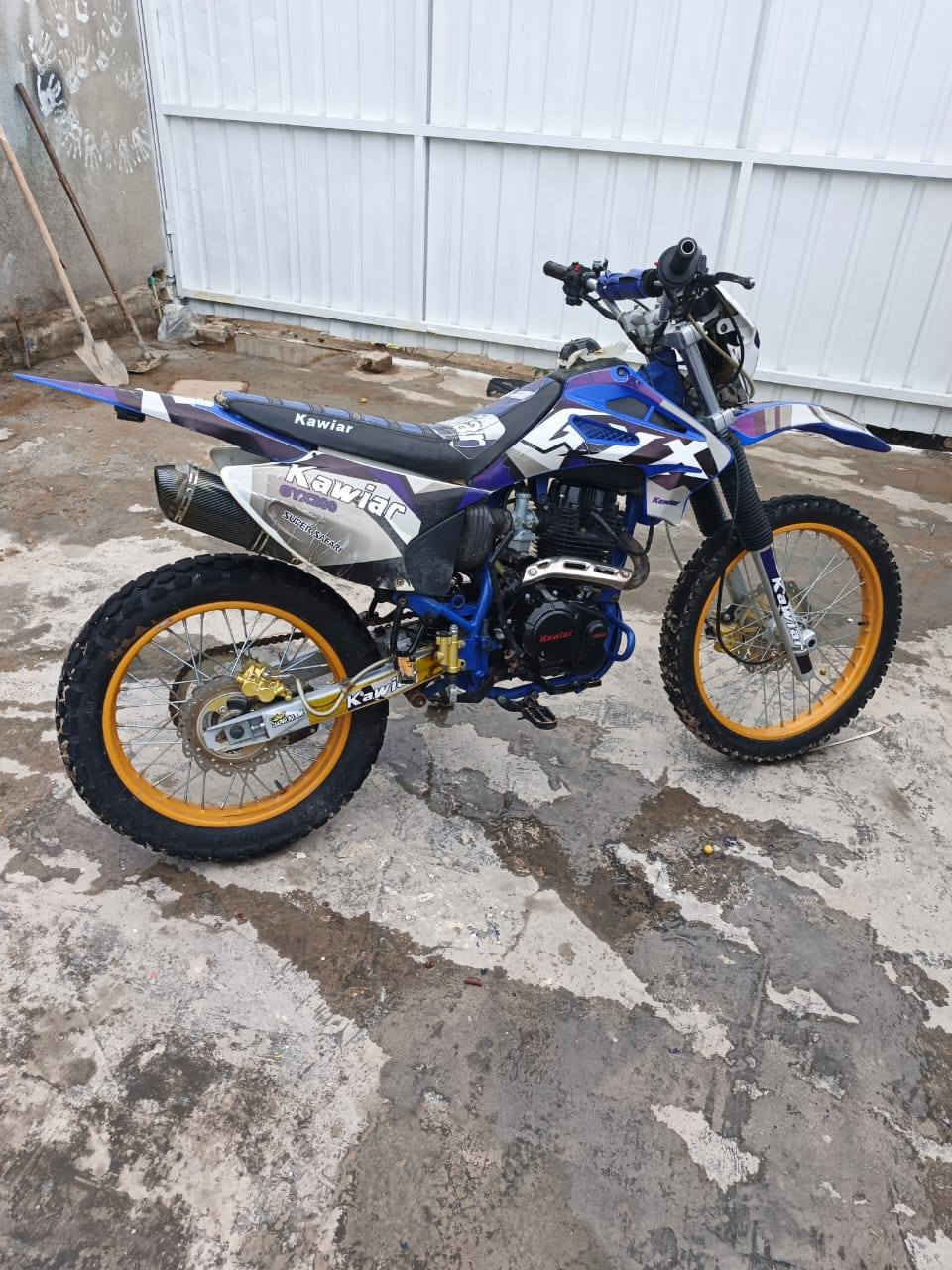 السلام عليكم دراجه قفاز جبلي موديل 25 ما شاء الله الدراجه اوراقك كلها جاهزه اي فيتر يعجبك جيبه وتعالالسعر ‏‪1200مليون العنوان بغداد ابو غريب(متواجد واتساب‏‪***********‬‏
