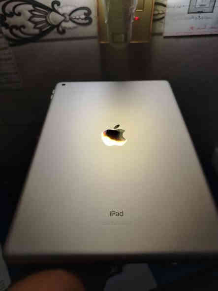 سلام عليكم 
أيباد 9 
ذاكره 64 
جهاز نضيف ما بي اي شي 
ما داخل تصليح ما مفتوح 
جهاز جديد مثل ما واضح بل صوره 
ويا كارتونته وشاحنه وكيبل 
مكان نجف سعر 270.وبي مجال للشراي
رقم *********** ما بي واتساب 
متواجد ماسنجر
