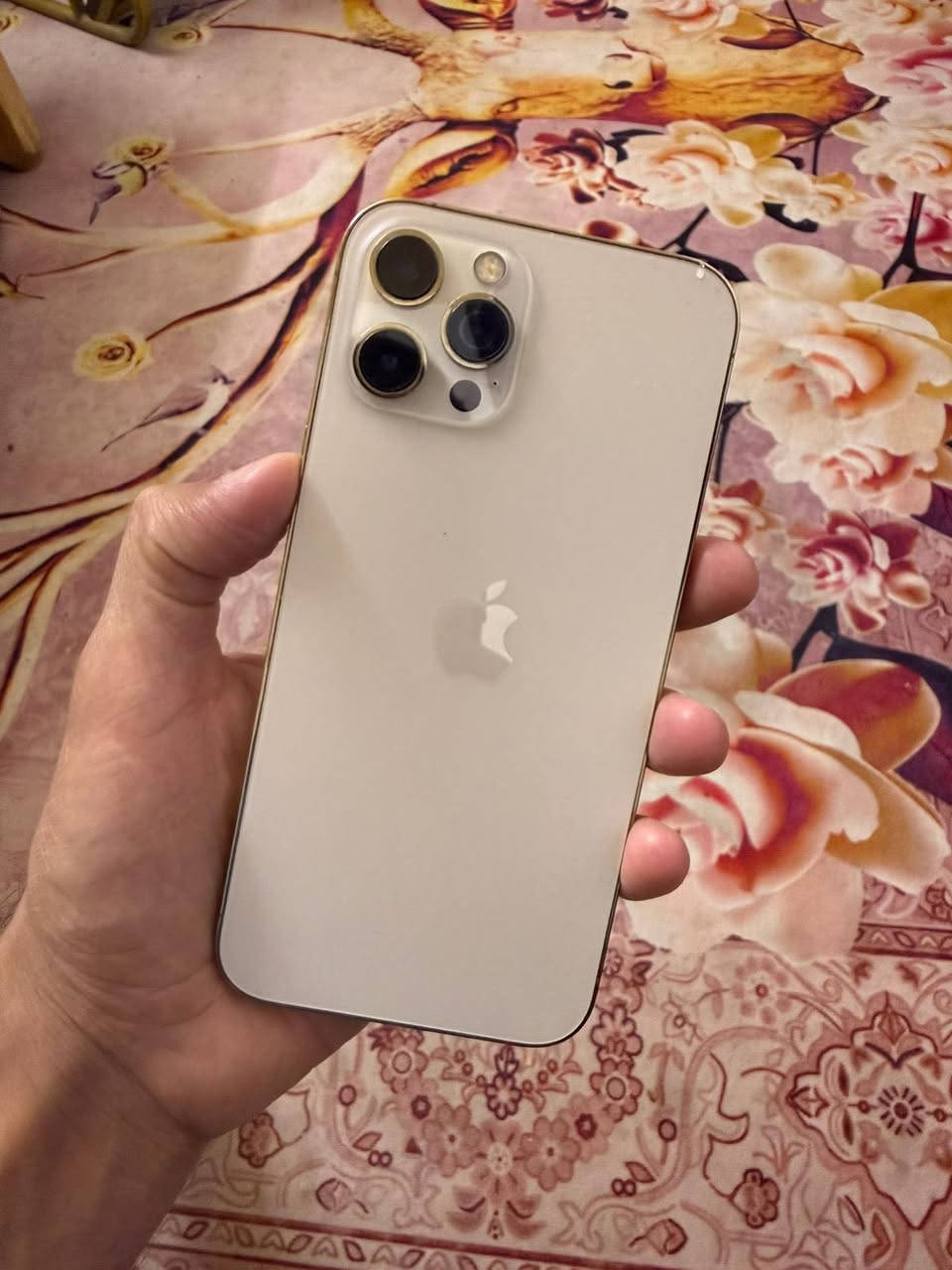 ايفون 12 برو ماكس ذاكره 256 مبدل بطاريه السعر 450 وبي مجال مكاني بغداد الجديده *********** بي واتساب
