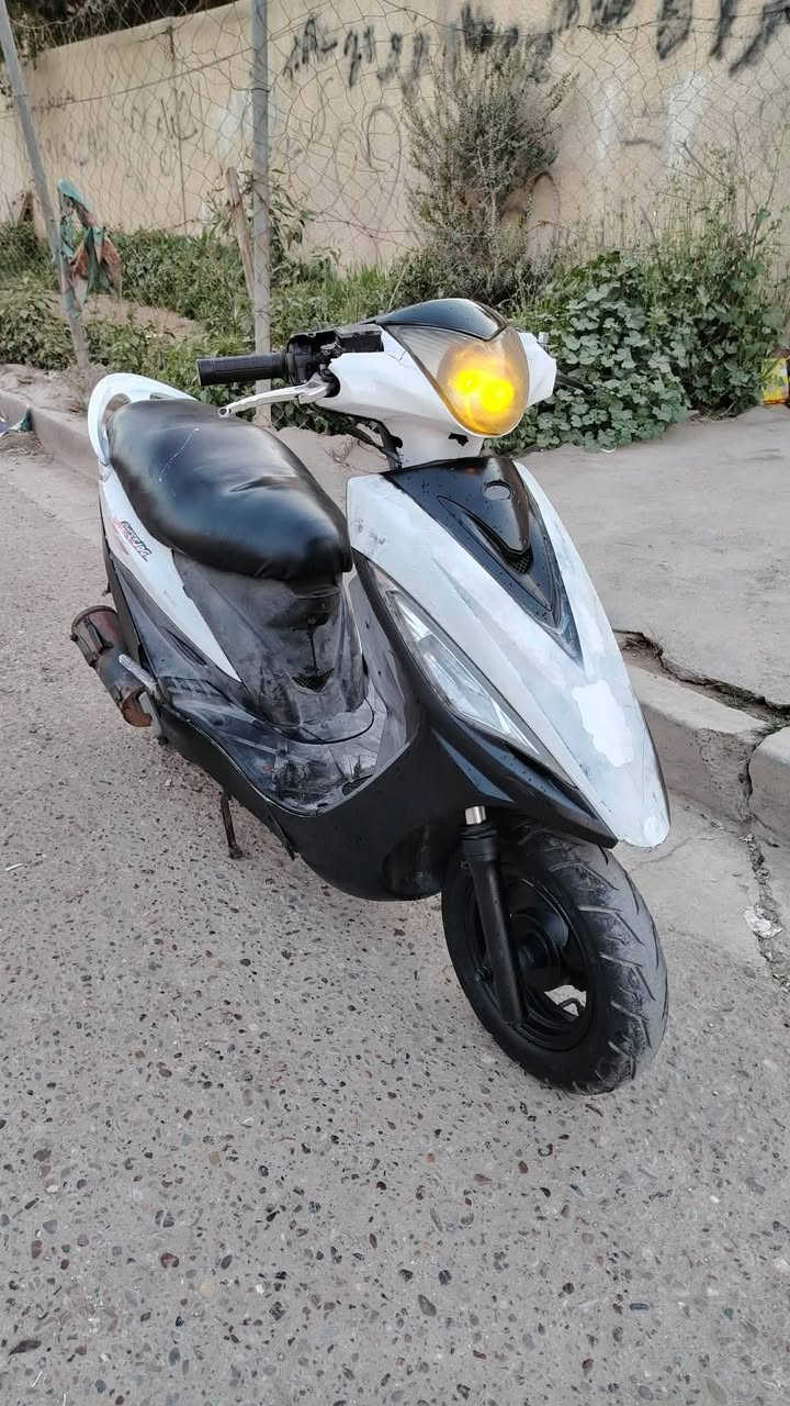 دراجة كامكو ياباني. مكفولة من محرك وكهربائيات وكلشي كيجات الكتروني شغال..كفرات مختمه اصلية شلعه ومعدل..مكانها بغداد الشعب شارع الصحة..سعرها275 بيه مجال ***********
