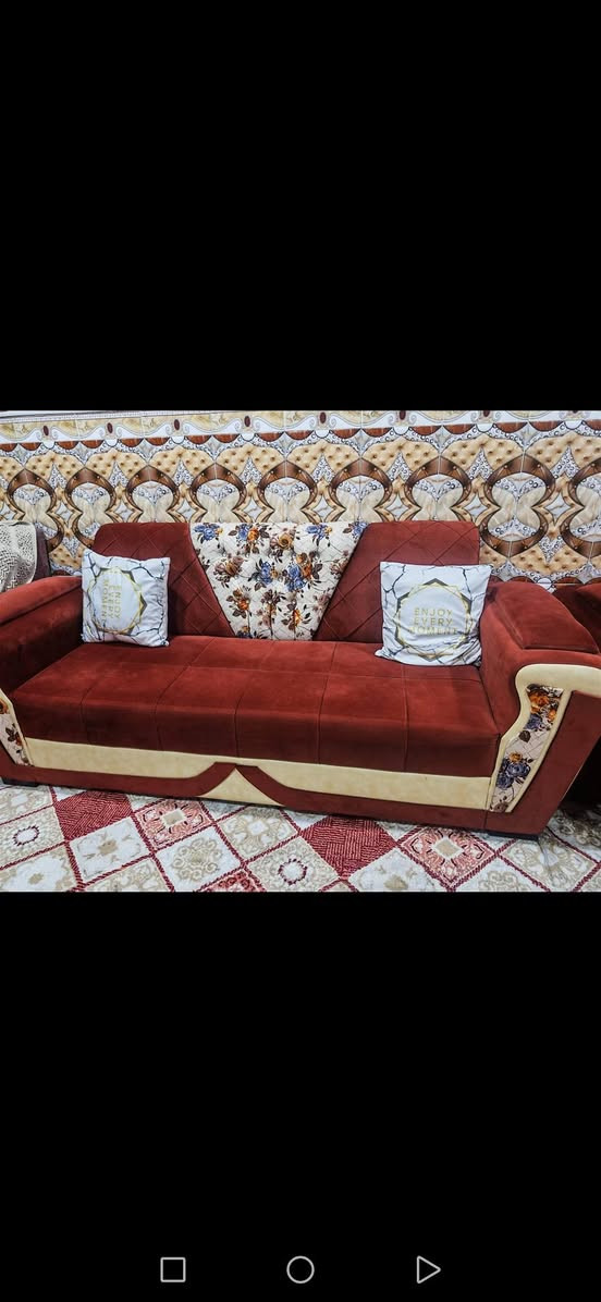 السلام عليكم
تخم قنفات تركي 5 قطع 10 مقاعد نظيف مع ميز بلازما
 سعر القنفات 400 الف والبلازما 75 الف
العنوان الزبير ***********
