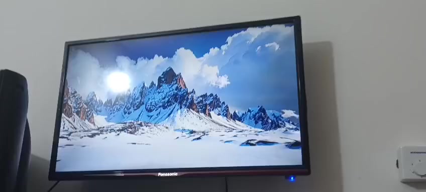 السلام عليكم بلازما للبيع الماركه باناسونيك النضافه 100 الله شاهد ماركه راقيه ترهم كامرات او او شاشة كيمنك او شاشة اتابع بيها  وموجود بيها يوتيوب وغوغل وكم تطبيق بيها ستناد مال تعليك على الحايط السعر ٧٥ وبي مجال لطيبين 
رقم الهاتف ***********
