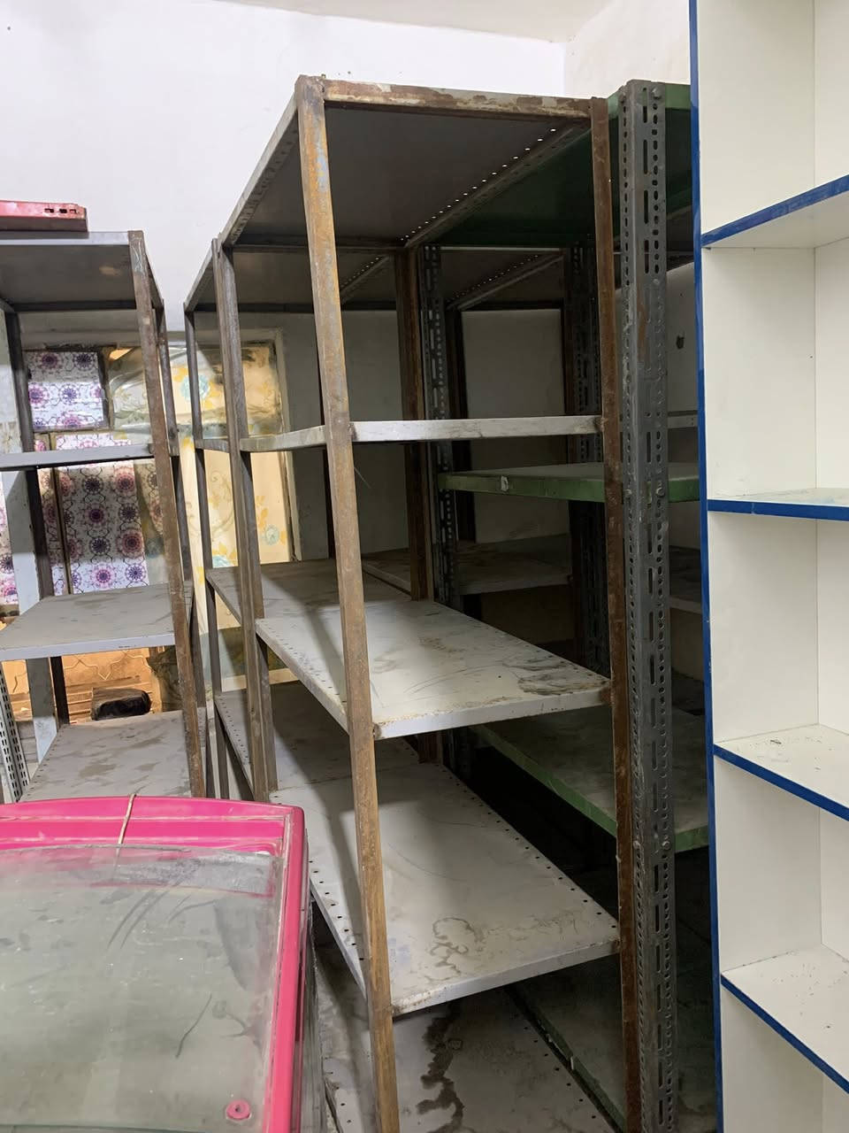 للبيع دكسنات الاتصال *********** وتساب العماره حي الحسين الجديد مقابيل السوك الاخضر شارع ابو شاكر
